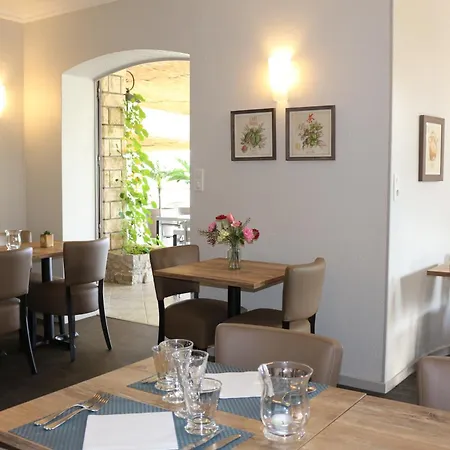 酒店 De De La Vignasse 3*