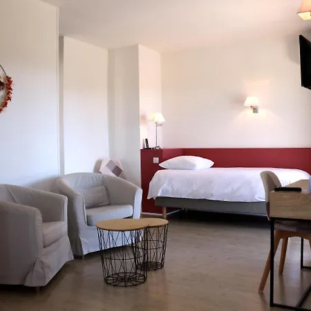 Hotel De Vacances De La Vignasse Hotel