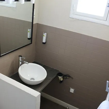 De De La Vignasse Hotel 3*