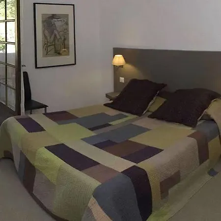 De De La Vignasse Hotel 3*