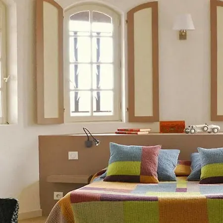 Hotel De De La Vignasse