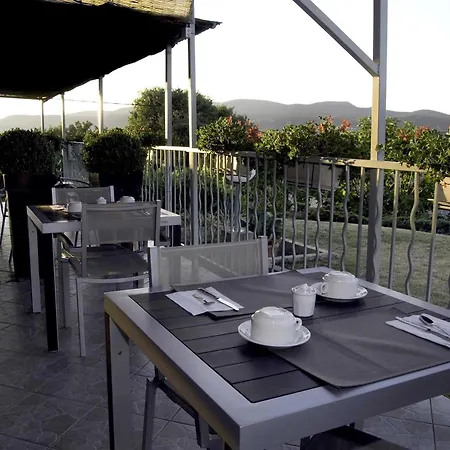 De De La Vignasse Hotel 3*