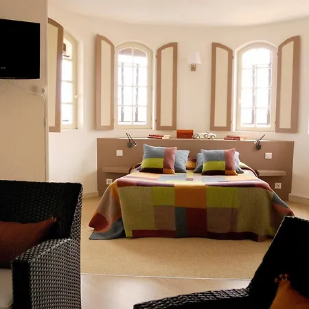 Hotel De De La Vignasse