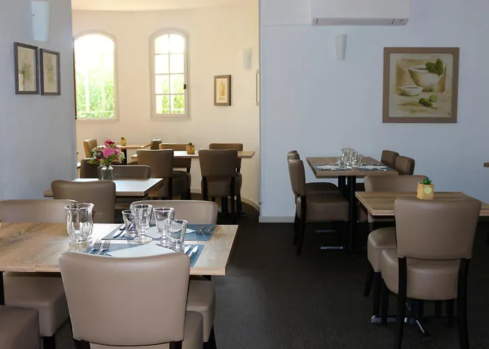 Hotel De De La Vignasse 3*