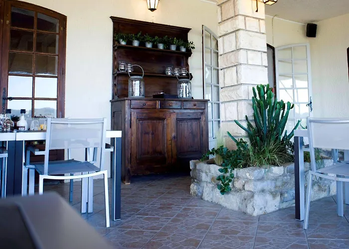 De De La Vignasse Hotel Chandolas