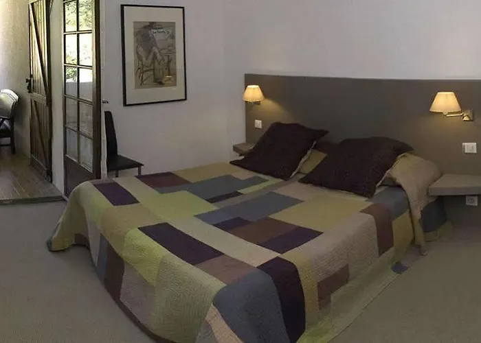 De De La Vignasse Hotel 3*